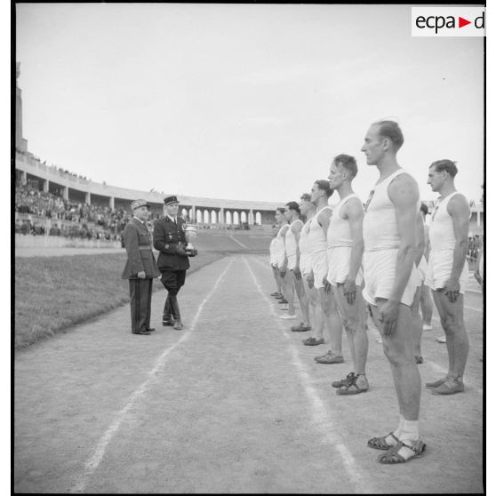 L'équipe du régiment de sapeurs-pompiers de Paris, vainqueur de la coupe de France militaire d'athlétisme.