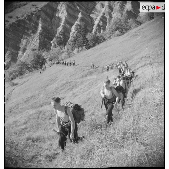 Départ de la SES du 6e BCA depuis le centre d'instruction de haute montagne.