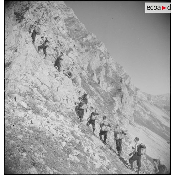 Départ de la SES du 6e BCA depuis le centre d'instruction de haute montagne.