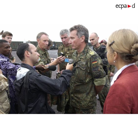 interview du général de corps d'armée allemand Karlheinz Viereck commandant l'opération EUFOR RDC.