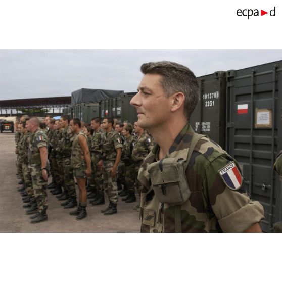 Exercice de renforcement de la protection sur le camp de N'Dolo par les militaires français.