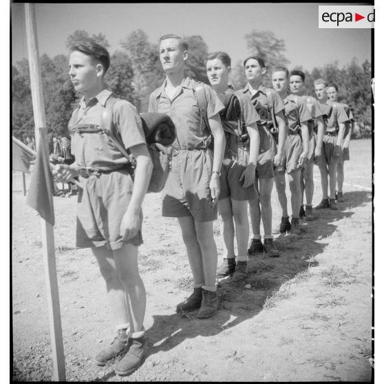 Présentation des athlètes sur le stade du centre d'éducation Bayard.