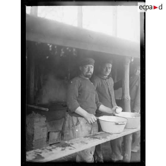 Le Palais (Belle-Isle), camp de Willamez. Les cuisiniers allemands. [légende d'origine]