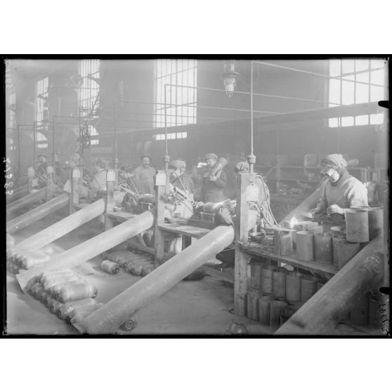 Forges de la Chaléassière (Saint-Etienne). Ensemble d'un atelier de soudure. [légende d'origine]