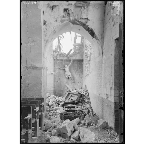 Intérieur de l'église de Marquivillers (Somme). Le Christ. [légende d'origine]