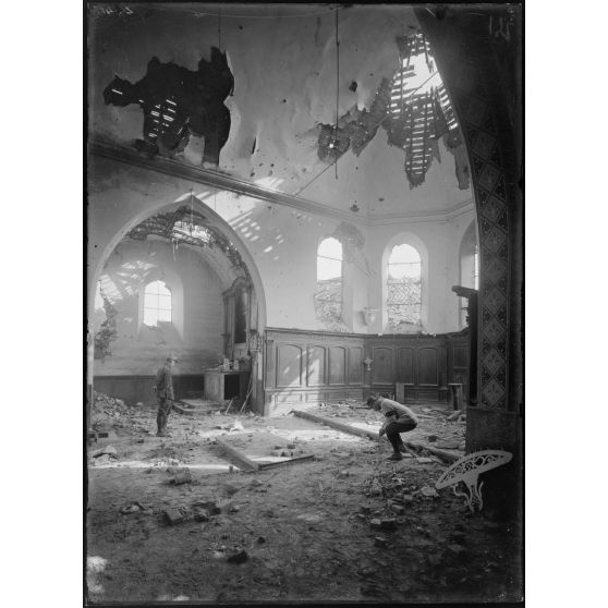 Intérieur de l'église de Marquivillers (Somme). Le choeur. [légende d'origine]