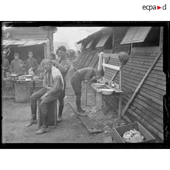 Souilly, Meuse, les ambulances américaines aux armées. La vie à la section SSU 63. [légende d'origine]