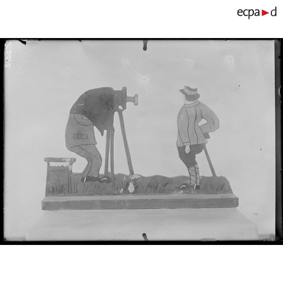 Paris. Musée Leblanc. Silhouettes découpées par des internés français. [légende d'origine]