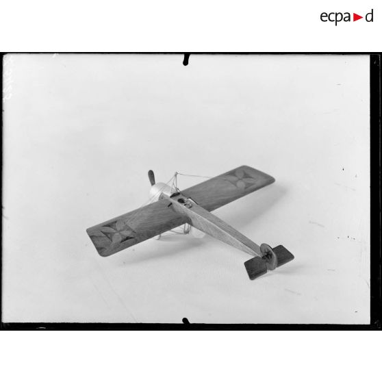 Paris. Musée de la Guerre. Fokker de chasse (copie Morane). [légende d'origine]