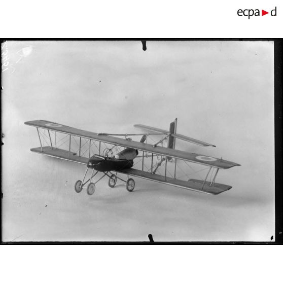 Paris. Musée de la Guerre. Appareil Voisin de bombardement. [légende d'origine]