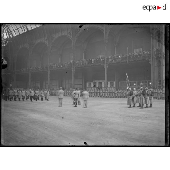 Paris, Grand Palais. Remise d'un sabre d'honneur offert par le Japon à la ville de Verdun. Allocution du maire de Verdun. [légende d'origine]