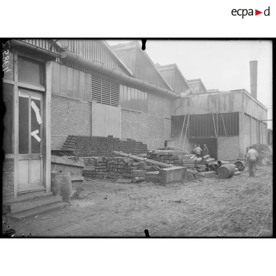 Billancourt (Seine). Usine Salmson. Réserve de matières premières. [légende d'origine]