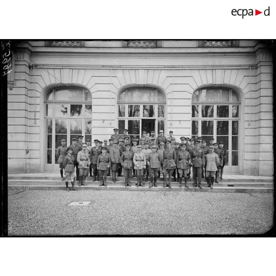 Versailles. Trianon Palace. Conseil supérieur de guerre interalliés. Les généraux Wilson, Cadorna, Weygand et leurs officiers d’état-major. [légende d'origine]