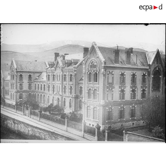 [Le lycée Lakanal de Foix.]