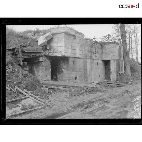 Ouest de La Fère (Aisne). Abri bétonné. [légende d'origine]