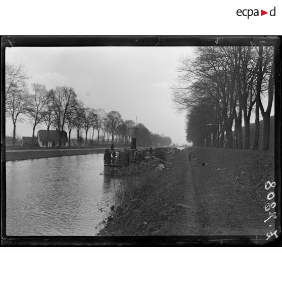 Du Havre à Strasbourg par la voie fluviale. La canonnière T en vue de Strasbourg. [légende d'origine]