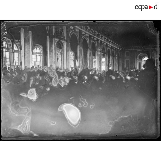 [Versailles. La galerie des Glaces.]