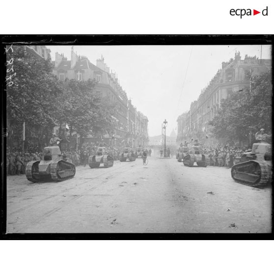 [Fêtes de la Victoire à Paris.]