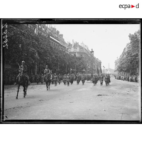 [Fêtes de la Victoire à Paris.]