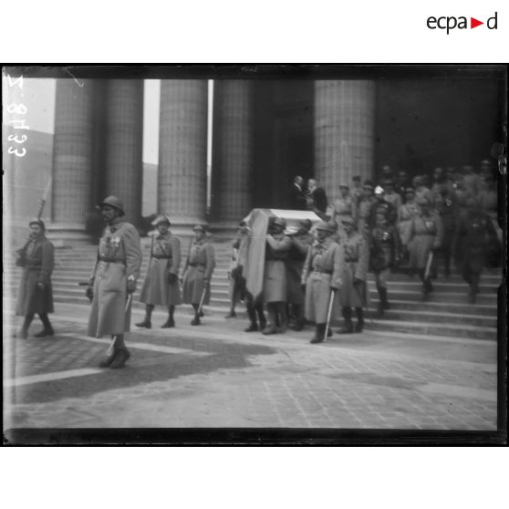 [Paris. Cérémonie des obsèques du soldat inconnu au Panthéon.]