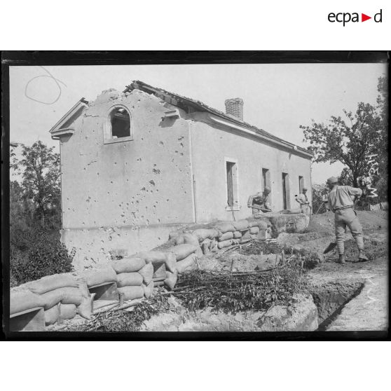 La maison de l'éclusier près du Godat dans la Marne.<br> [légende d'origine]