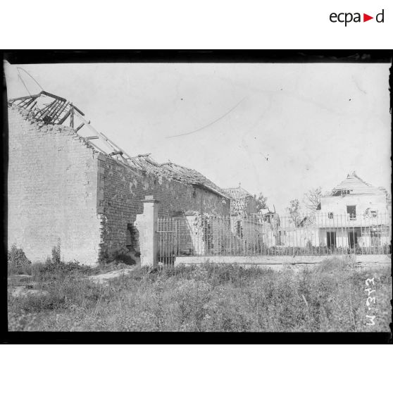 La ferme du Godat, située en la route 44 et le village de Cormicy proche du canal de l'Aisne. [légende d'origine]