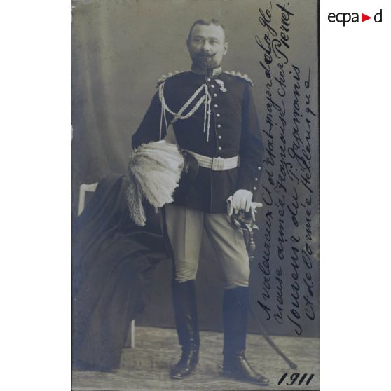 1911. A valeureux C[ommandan]t d'Etat-major de la glorieuse armée française cher Pierret. Souvenir du P. Garmanis, c[ommandan]t de l'armée hellénique. [légende d'origine]