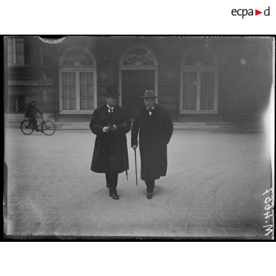 Paris, ministère des Affaires Etrangères. Conférence des Alliés. Lord Northcliffe. [légende d'origine]