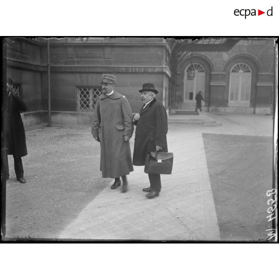 Paris, ministère des Affaires Etrangères. Conférence des Alliés. Le général italien Dall'Obi. [légende d'origine]