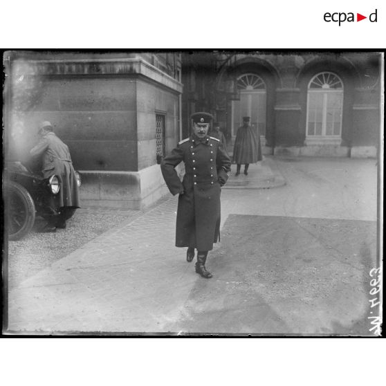 Paris, ministère des Affaires Etrangères. Conférence des Alliés. Une délégué russe. [légende d'origine]