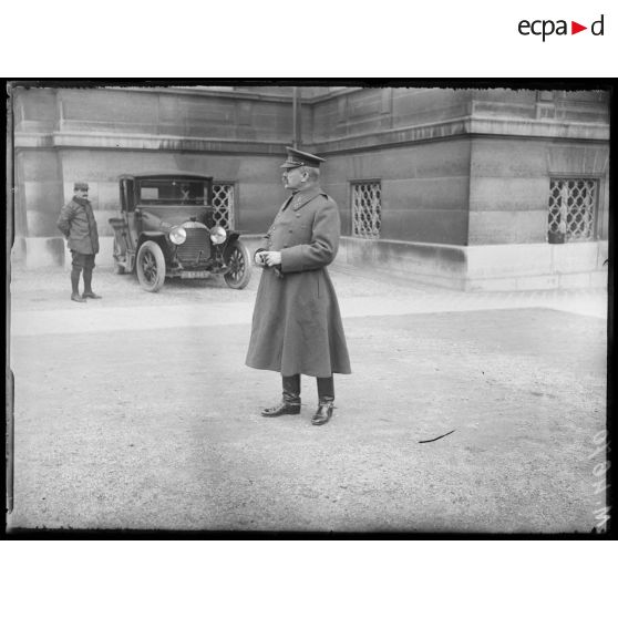 Paris, ministère des Affaires Etrangères. Conférence des Alliés. Le lieutenant général Bucquoy, délégué belge. [légende d'origine]