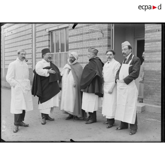 Nogent-sur-Marne. Hôpital colonial. Personnel dirigeant. [légende d'origine]