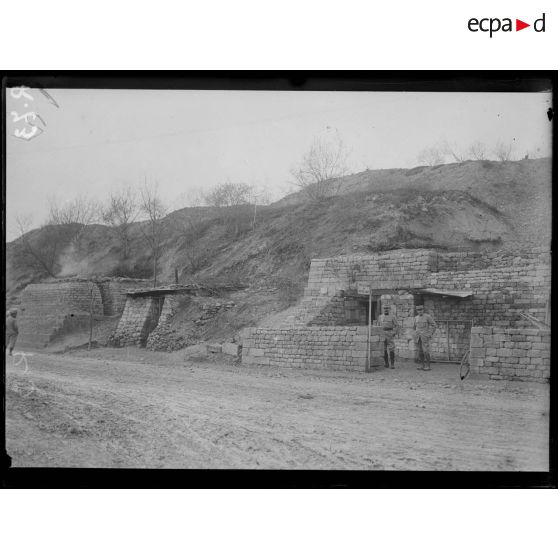 Marbotte (Meuse). Abri de pierres. Poste de secours du 56e d'infanterie. [légende d'origine]