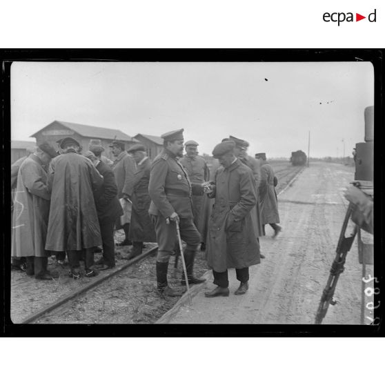 Bussy-le-Château (Marne) délégués parlementaires visitant la gare régulatrice. [légende d'origine]