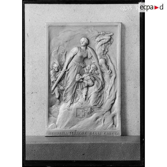 Paris. Musée Leblanc. Plaquette commémorative suisse. [légende d'origine]