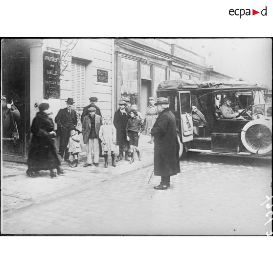 Epernay. Marne. Visite de M. Lloyd George. [légende d'origine]