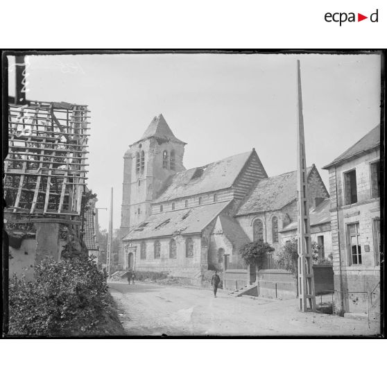 Bienvillers-au-Bois, Pas-de-Calais, l'église. [légende d'origine]