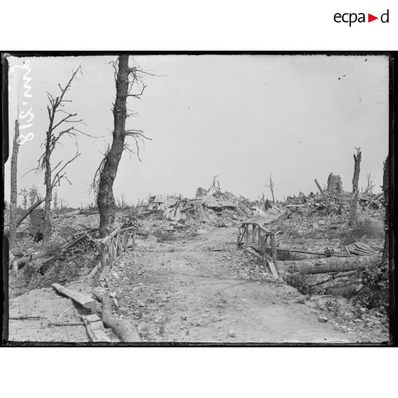 Warlencourt, Pas-de-Calais, ruines. [légende d'origine]