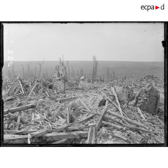 Warlencourt, Pas-de-Calais, ruines. [légende d'origine]