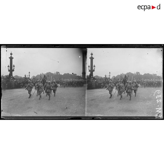 Paris, prise d'armes du 14 juillet 1918, les troupes portugaises place de la Concorde. [légende d'origine]