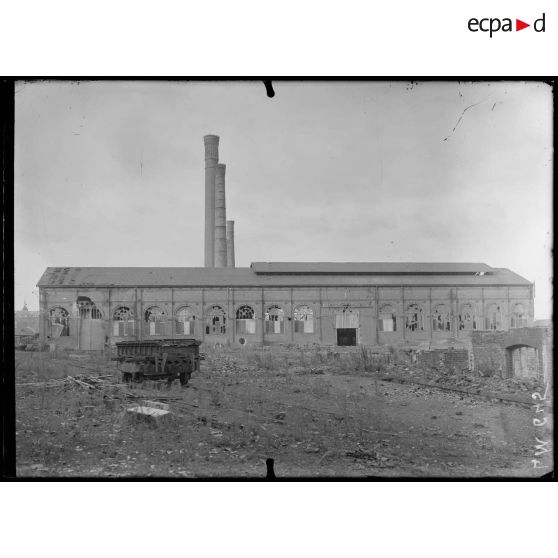 Douai, Nord. Une aciérie. Vue extérieure. [légende d'origine]