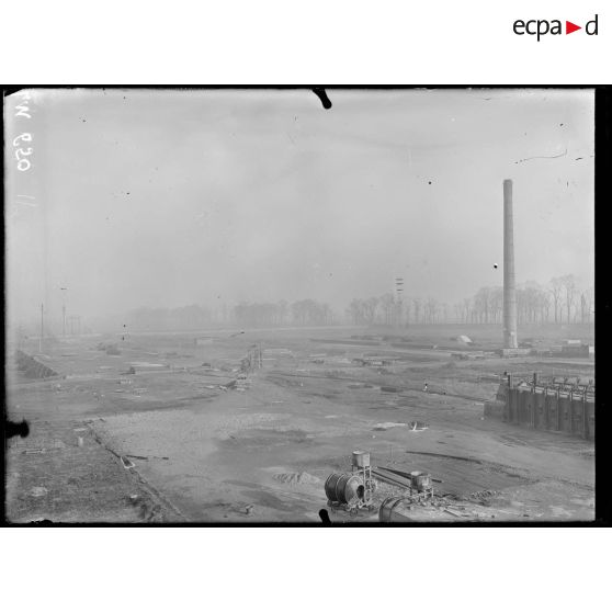 Douai, Nord. Usine Arbel. Vue d'ensemble des dégâts. [légende d'origine]