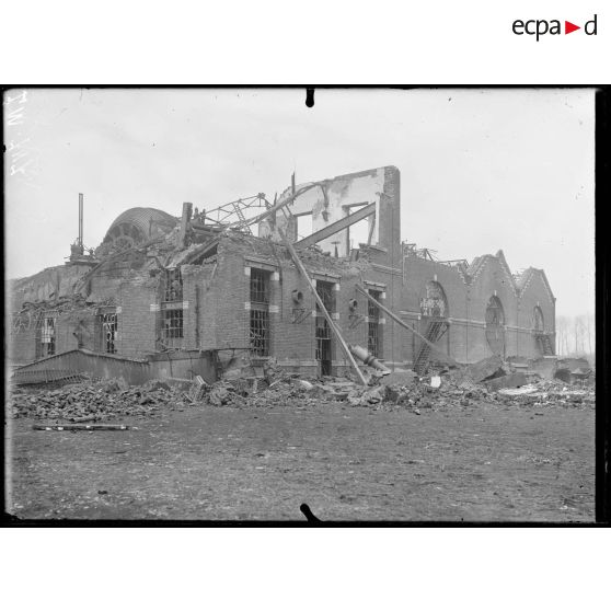 Aniche, Nord. Fosse Lemay, bâtiment d'extraction, vu du côté de Pecquencourt. [légende d'origine]