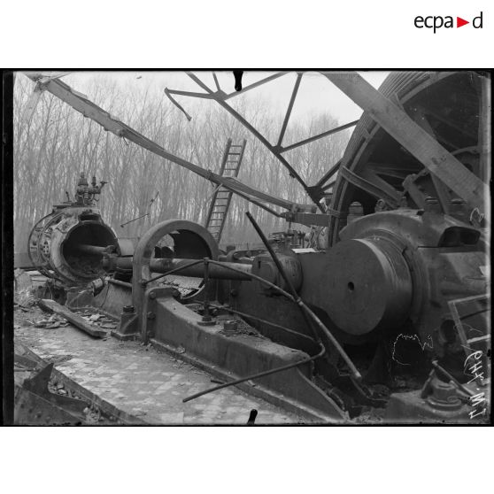 Aniche, Nord. Fosse Lemay, détail de la machine d'extraction, vue avant. [légende d'origine]