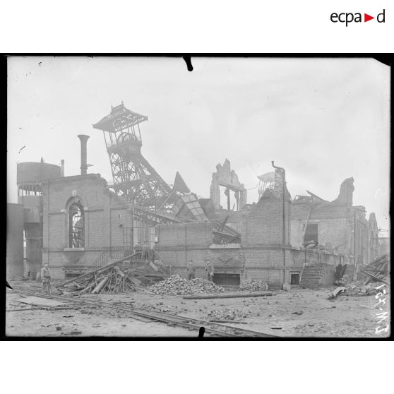 Aniche, Nord. Fosse de Sessevalle, puits et salle des machines. [légende d'origine]