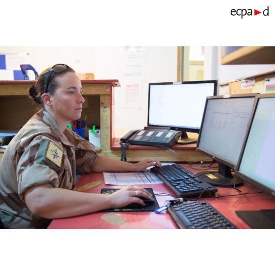 Portrait d'un soldat travaillant au centre opérationnel de Gao, au Mali.