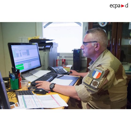 Portrait d'un officier travaillant au centre opérationnel de Gao, au Mali.