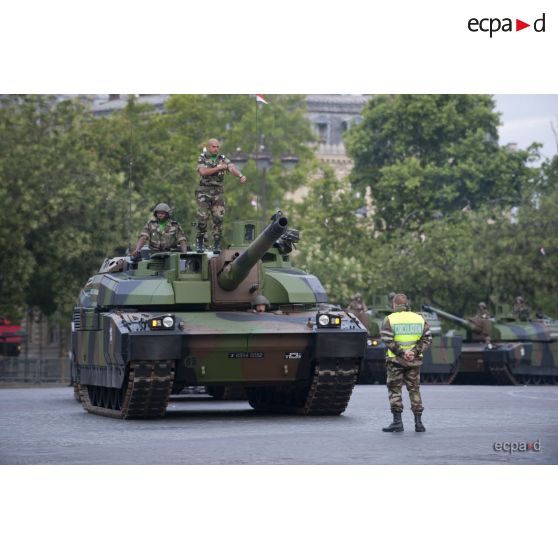 Coulisses du défilé motorisé du 12e RC (régiment de cuirassiers) lors de la cérémonie du 14 juillet 2011.