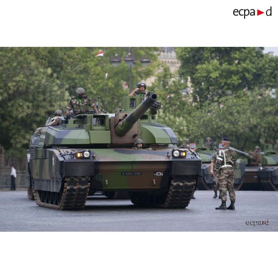 Coulisses du défilé motorisé du 12e RC (régiment de cuirassiers) lors de la cérémonie du 14 juillet 2011.