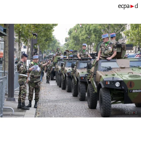 Coulisses du défilé motorisé du 12e RC (régiment de cuirassiers) lors de la cérémonie du 14 juillet 2011.